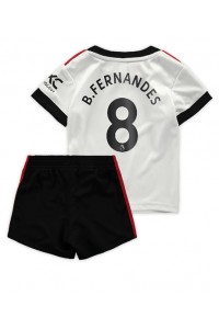 Manchester United Bruno Fernandes #8 Babyklær Borte Fotballdrakt til barn 2022-23 Korte ermer (+ Korte bukser)